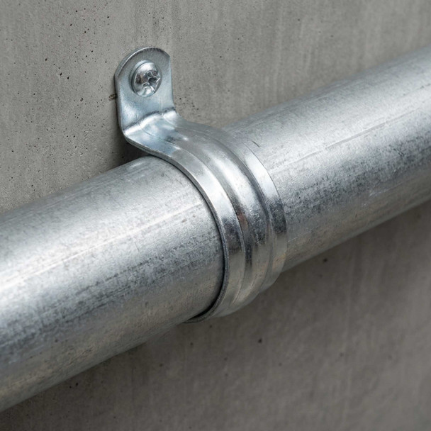 Con-X Paquete 100 Abrazaderas Uña Conduit 2 1/2" 300-AUP212x100