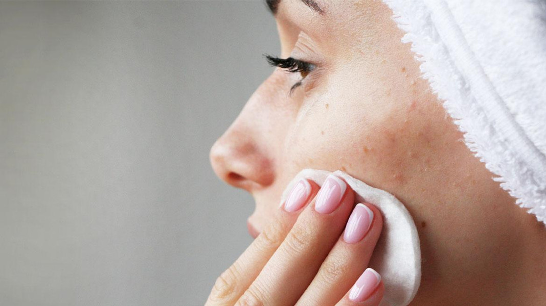 Is Exfoliating Good for Acne? SKINSIDER