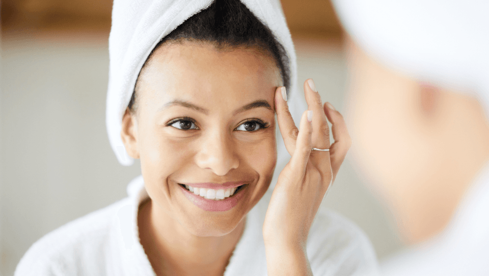 Glass Skin vs Greasy Skin: How to Achieve a Balanced Glow
