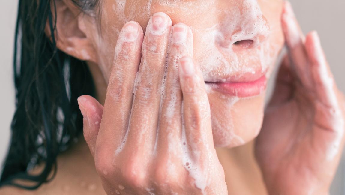 The Ultimate Cleanser Showdown: COSRX vs. Manyo – Which One Is Right for You?