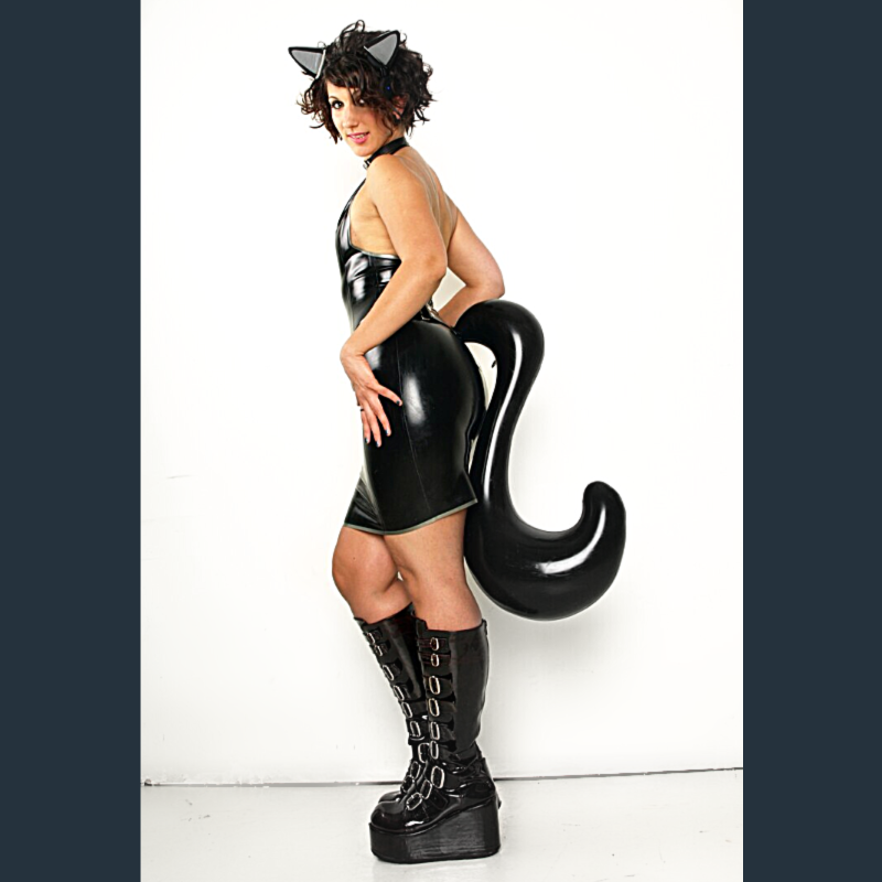 Inflatable kitty tail belt