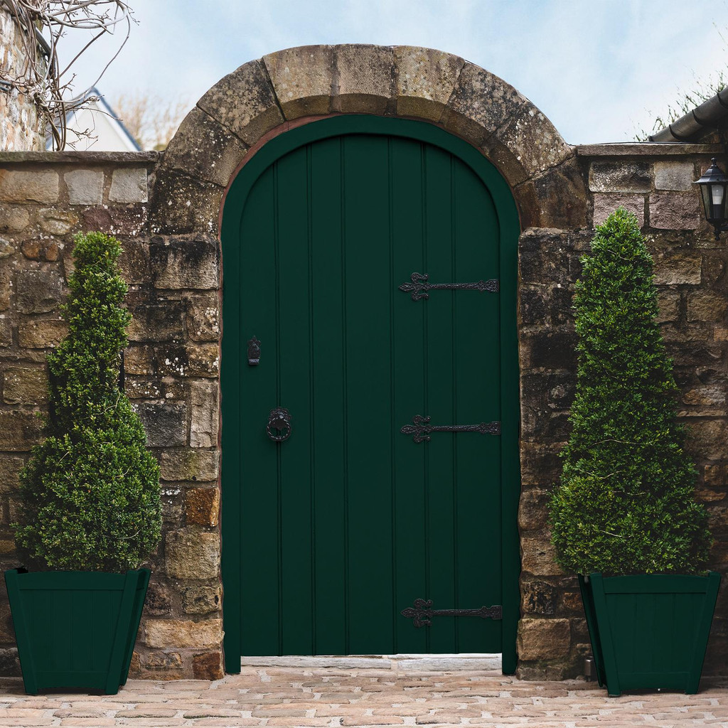 Eva Paint - 109604_GATE_AND_POTS.jpg