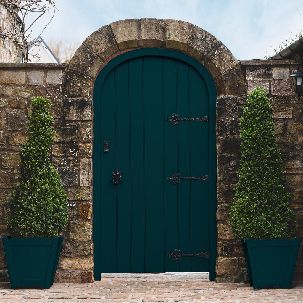 Tiru Paint - 111058_GATE_AND_POTS.jpg