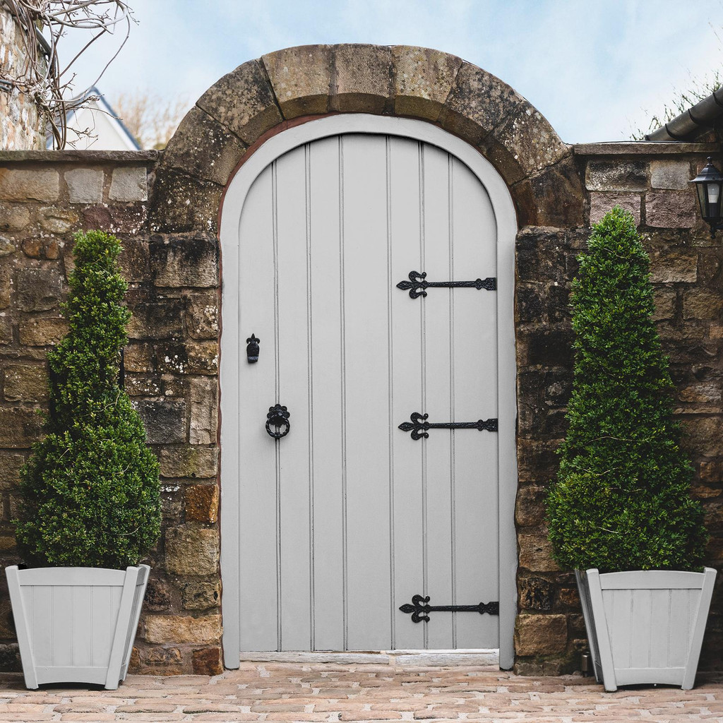 Anastasia Paint - 108782_GATE_AND_POTS.jpg