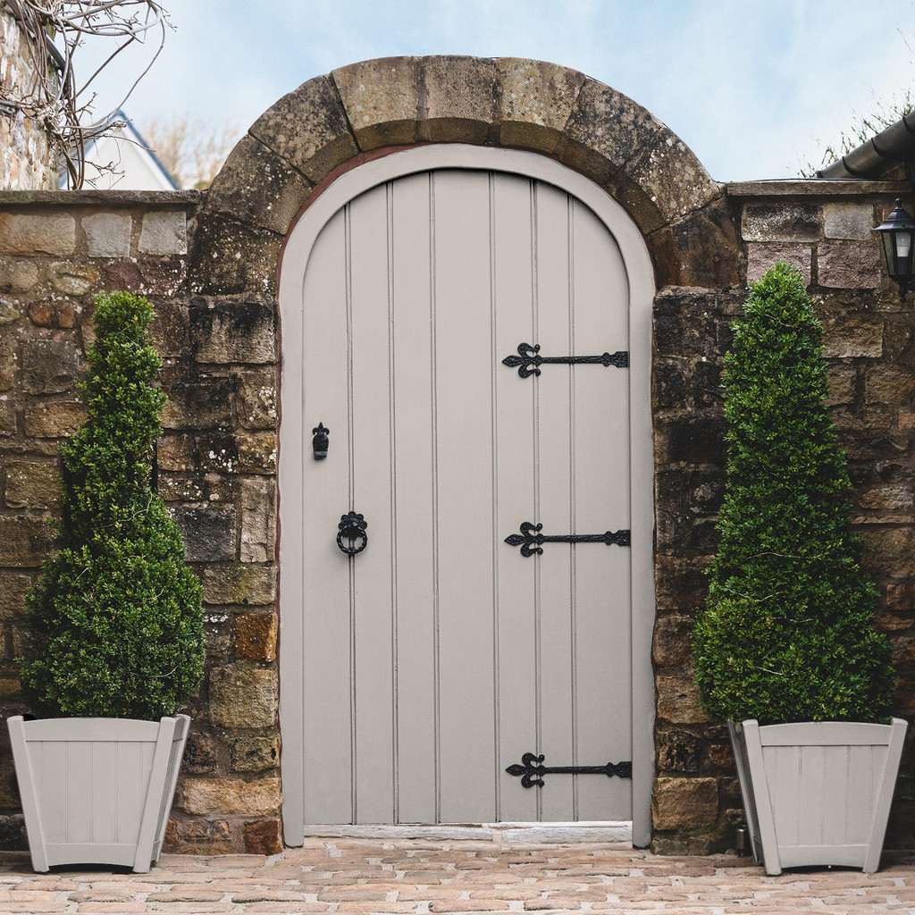 Samantha Paint - 110690_GATE_AND_POTS.jpg