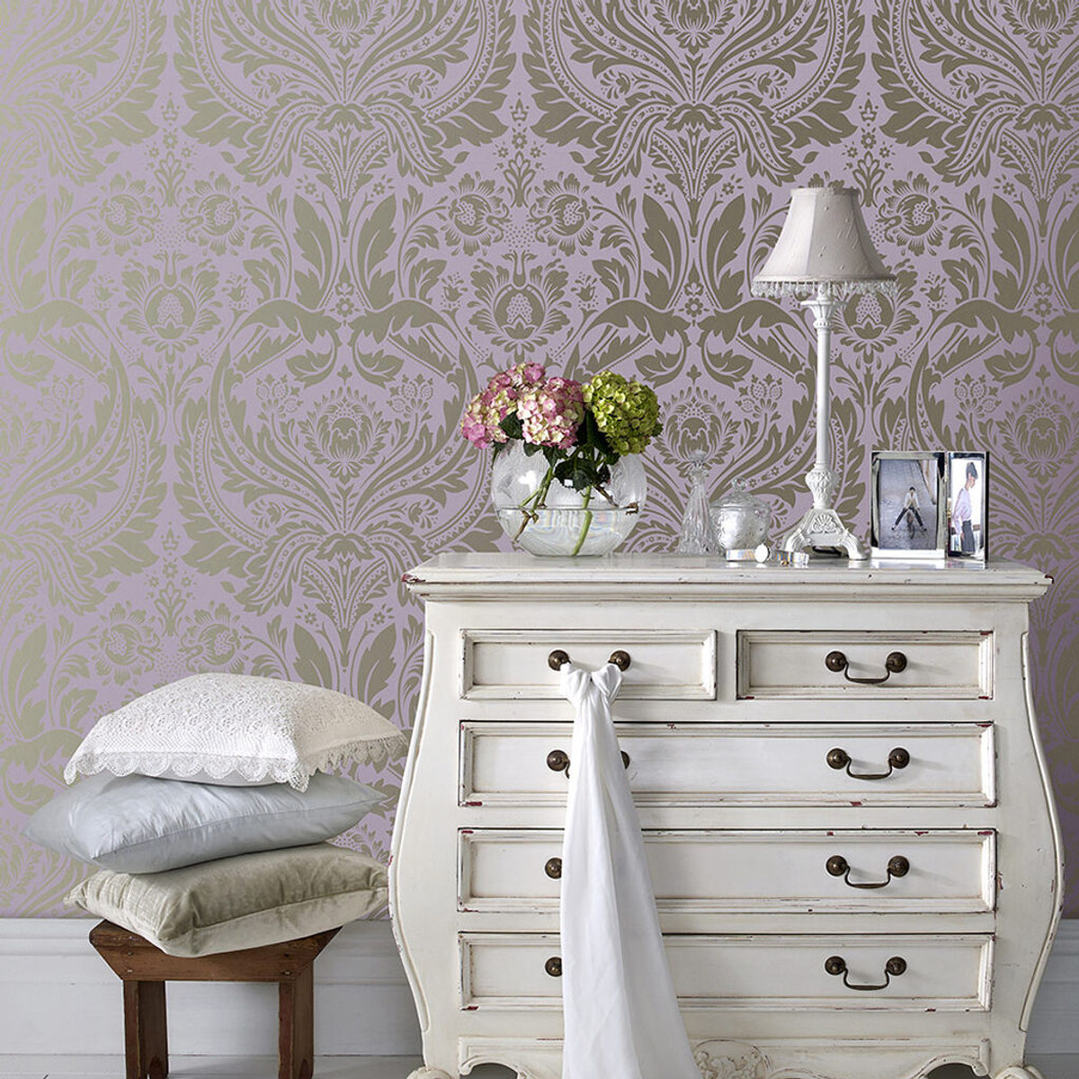 Desire Lavender Wallpaper