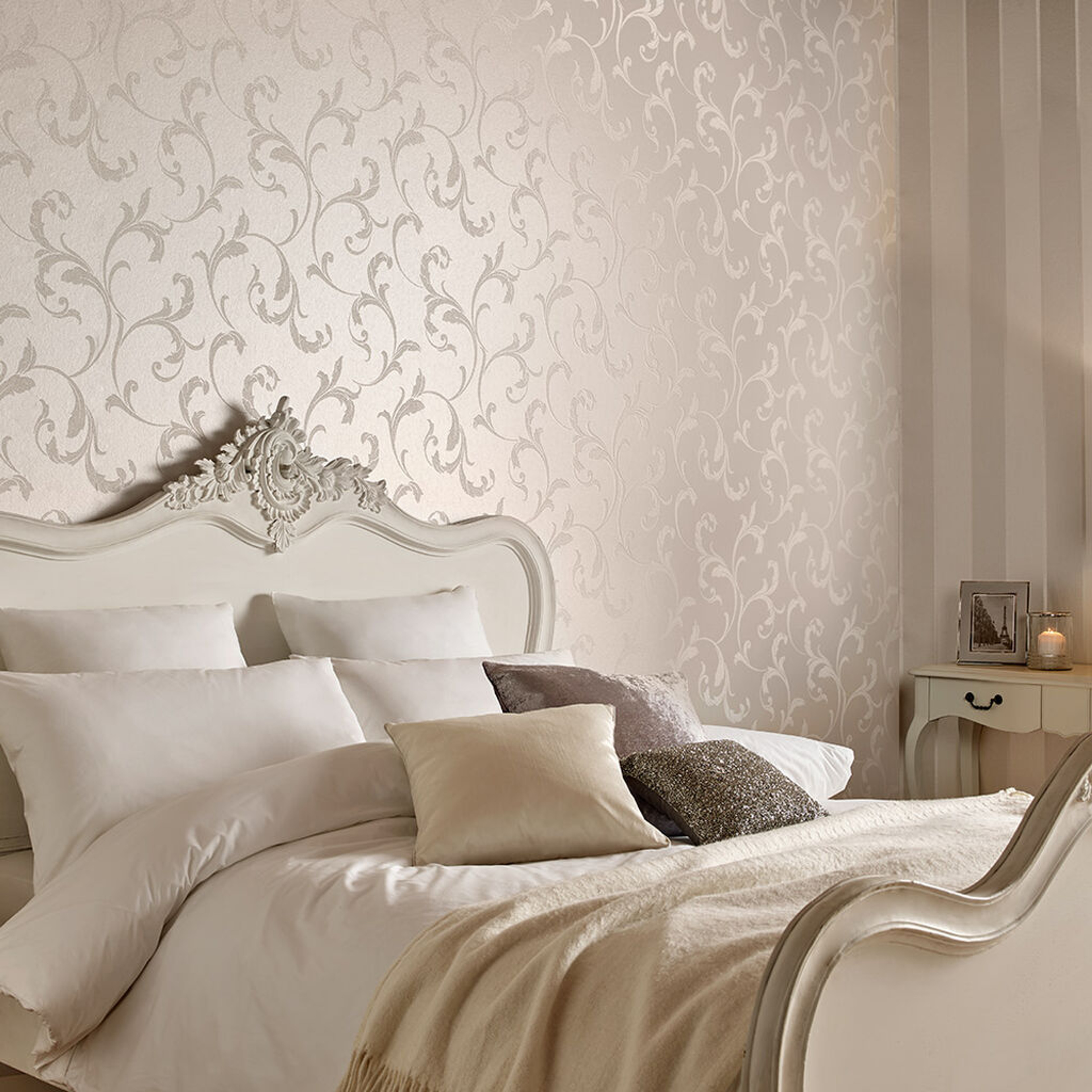 Baroque Bead Platinum Wallpaper