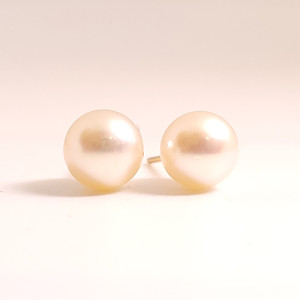 Cream Pearl Studs