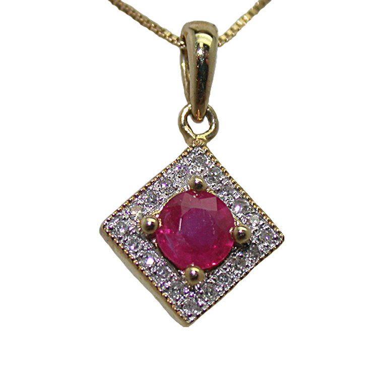 Ruby pendant in yellow gold