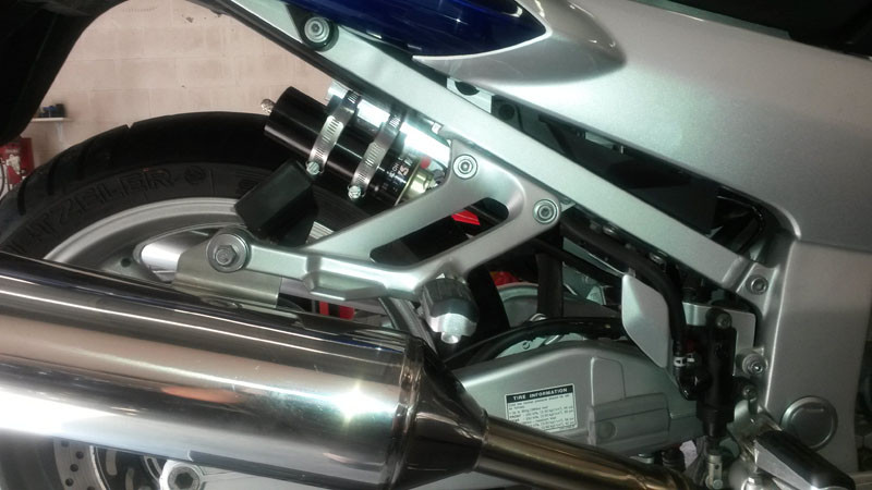 FJR 1300 Penske reservoir mount