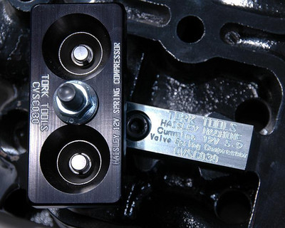 Tork Tool Haisley Machine valve spring compressor tool is designed for Haisly Titanium retainers and competition valve springs on your Cummins® Diesel 12 Valve truck. 