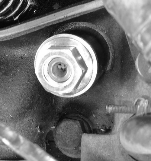 This is the Tork Tool Cummins injector puller installed on my 1998 truck. A few turns on the nut and and the stuck injector will be removed.