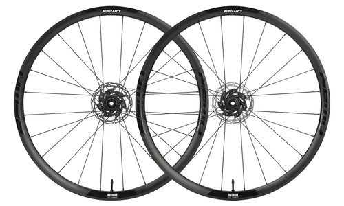 PAIRE DE ROUES  OUTRIDE (NEW 30mm) - TLR Disque - DT350 / Shimano Microspline PAIRE DE ROUES  OUTRIDE (NEW 30mm) - TLR Disque - DT350 / Shimano Microspline