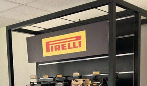 Header avec support PIRELLI