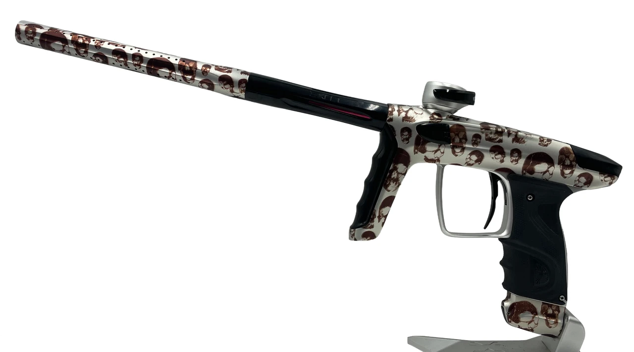 DLX - TM40 - Skulls - Used