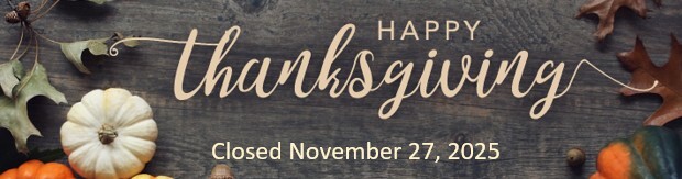 Happy Thanksgiving notice with wood background, surrounded by leaves and pumkins
