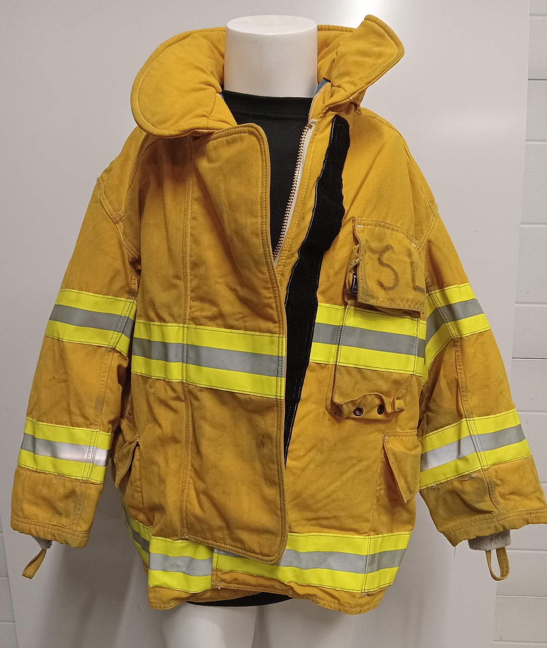 Inno Tex  Firefighter Turnout Coat  Size  6748 (made in Canada)