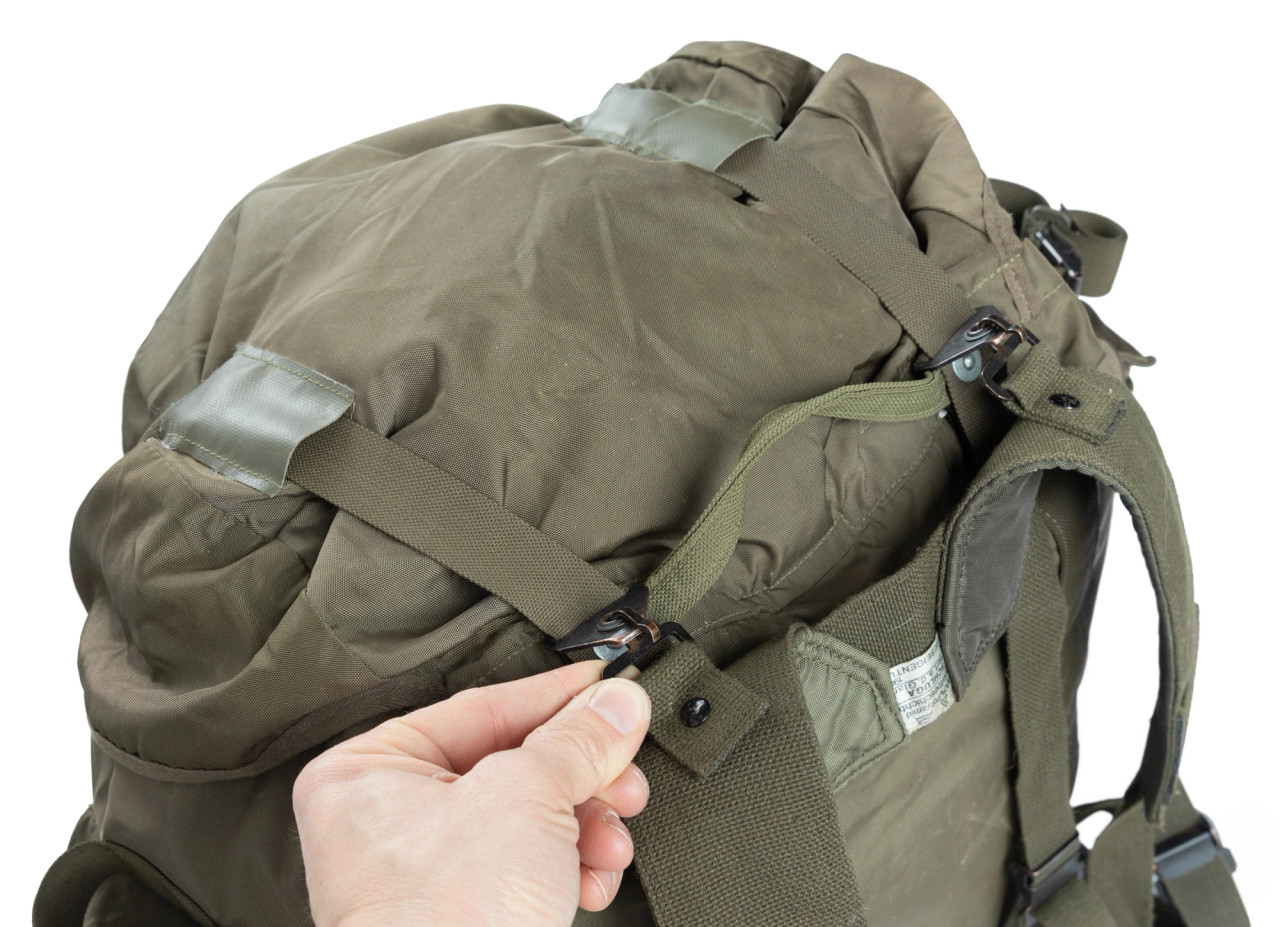 Austrian "ALICE"-Style Rucksack with Carrying Yoke and Daypack (New Condition )