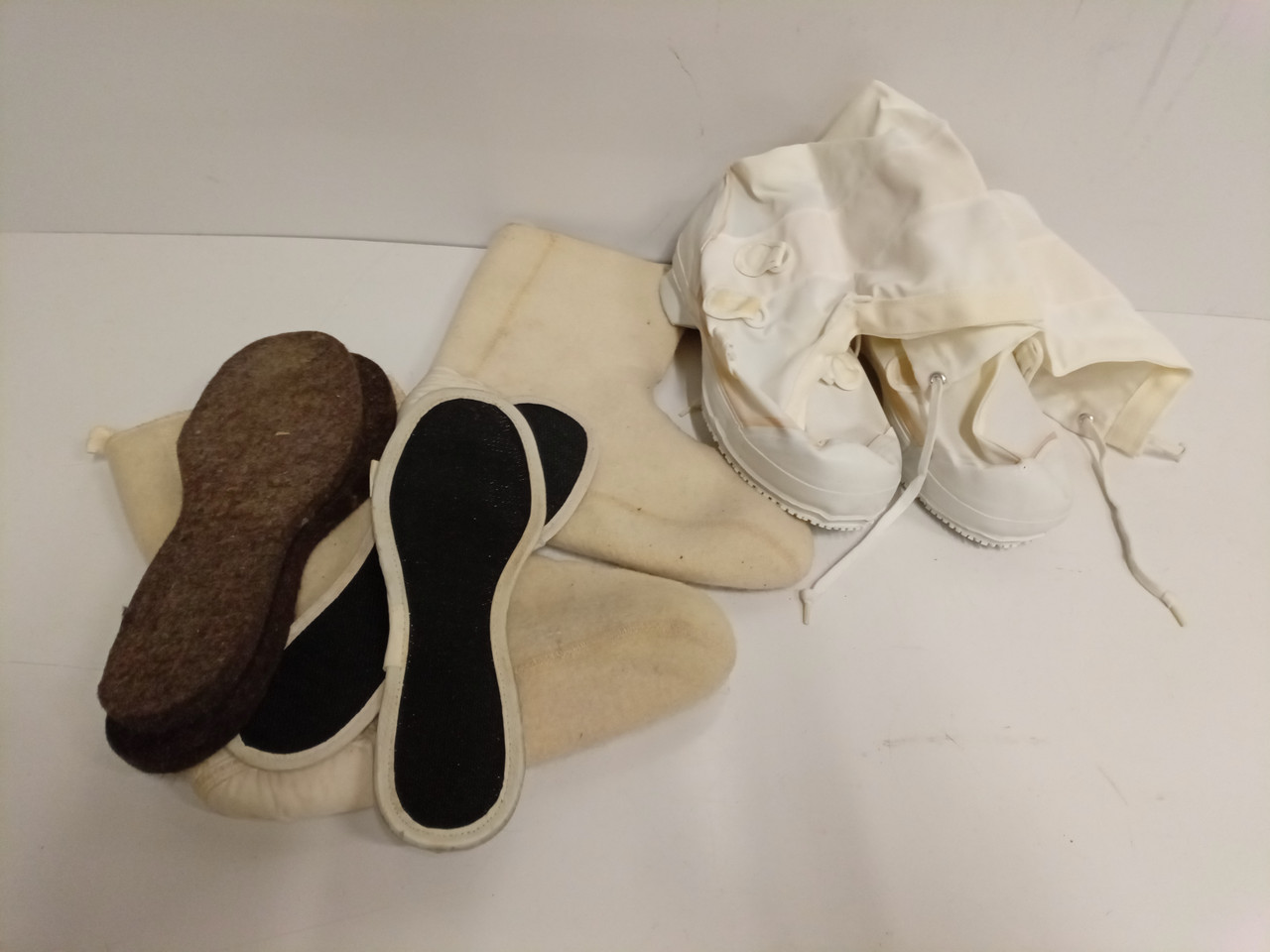 Canadian military mukluk Size 9 Med