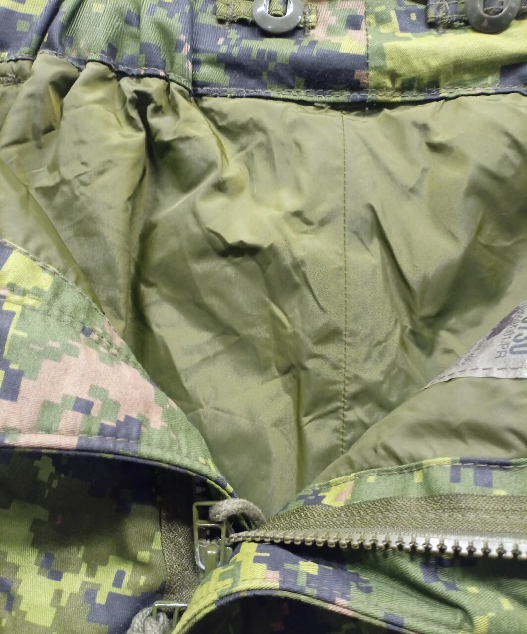 Genuine Canadian Forces Gortex Combat Pants Size 6730