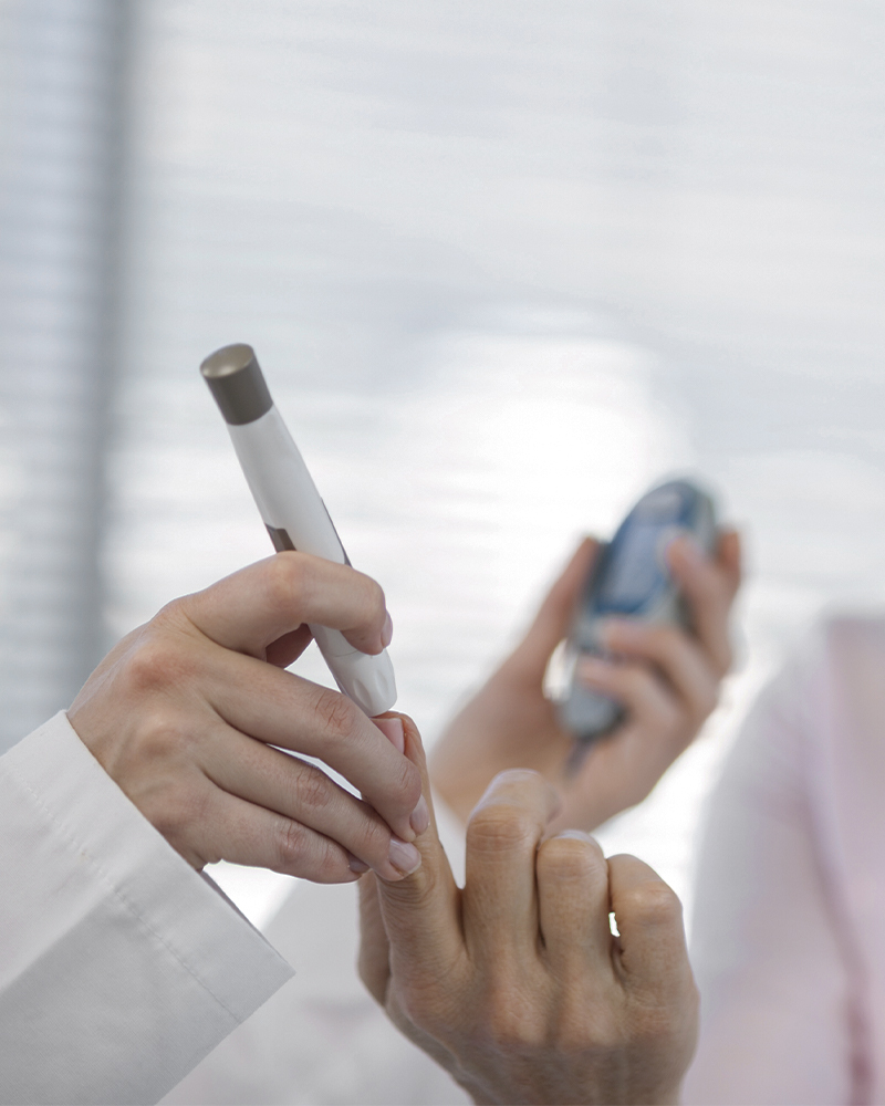 Análisis de glucosa, colesterol y ácido úrico en Farmacia Mareny de Barraquetes, Valencia