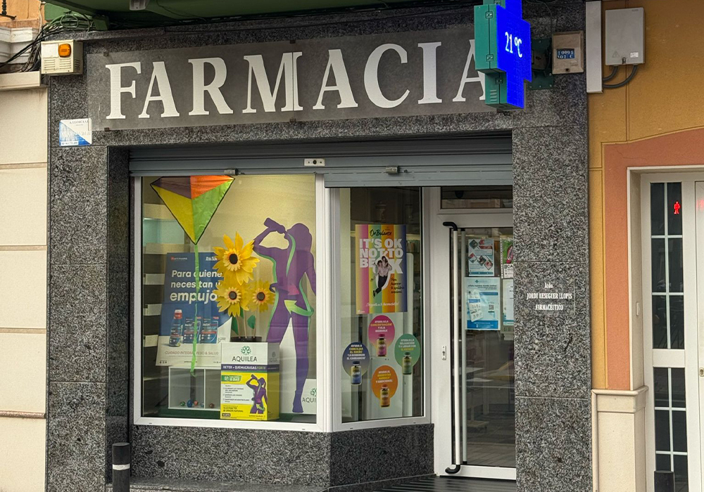 Fachada de la Farmacia Mareny de Barraquetes, en Valencia