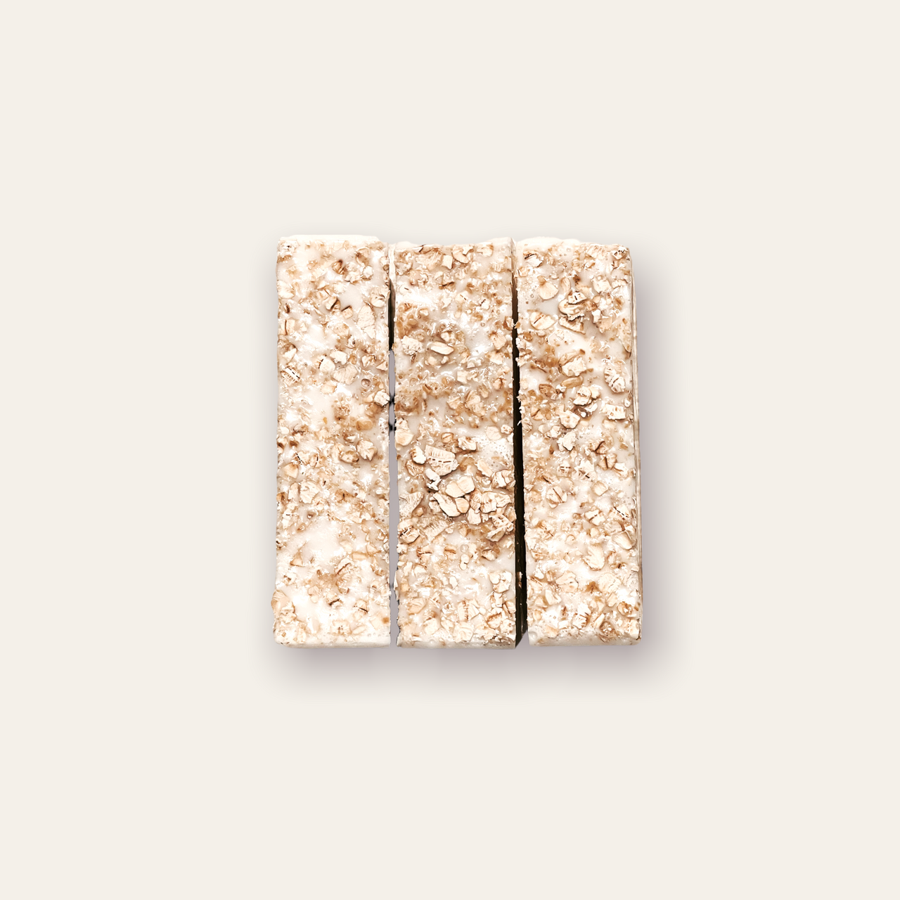 Gently exfoliate and hydrate with this lucious, foaming bath bar! Enjoy a rich lather and skin soothing ingredients, oatmeal, hydrating Agave and delicious almond essential oil.