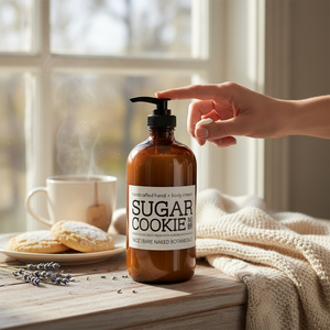 A sophisticated sugar-cookie indulgence—without the guilt. This plant-based body cream is crafted with organic botanicals and nourishing oils that melt into skin, delivering deep hydration and a warm, bakery-sweet aroma from organic extracts and essential oils of cardamom, nutmeg, and clove—cozy, comforting, and beautifully refined.