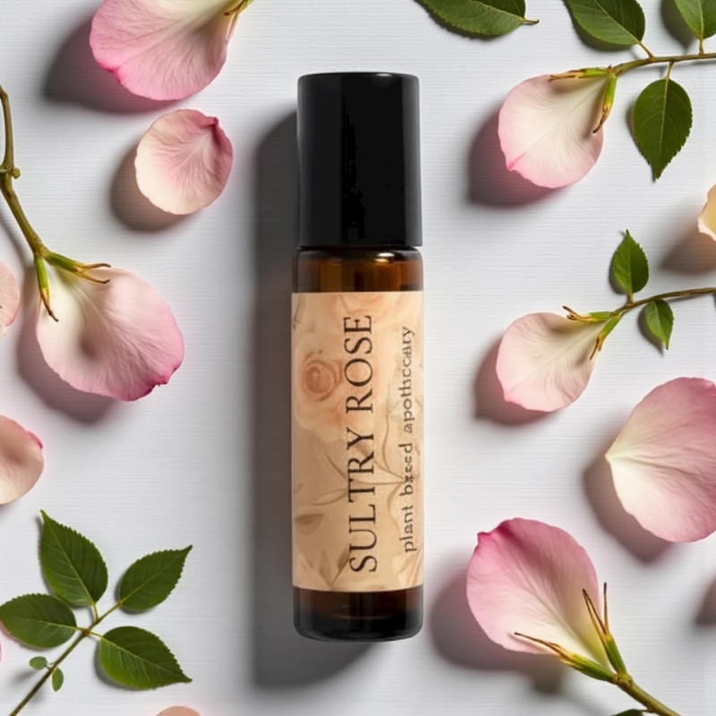 A luminous and sensual blend that awakens the senses. Bright top notes of Mandarin Nova and Sweet Orange sparkle against a heart of Bulgarian Rose Absolute and creamy Coconut CO₂, while earthy Dark Patchouli and Tobacco Absolute add depth and intrigue. Tonka Bean, Damiana, and Gurjun Balsam bring a warm, seductive finish—creating a fragrance that’s both fresh and sultry, perfect for day or night.