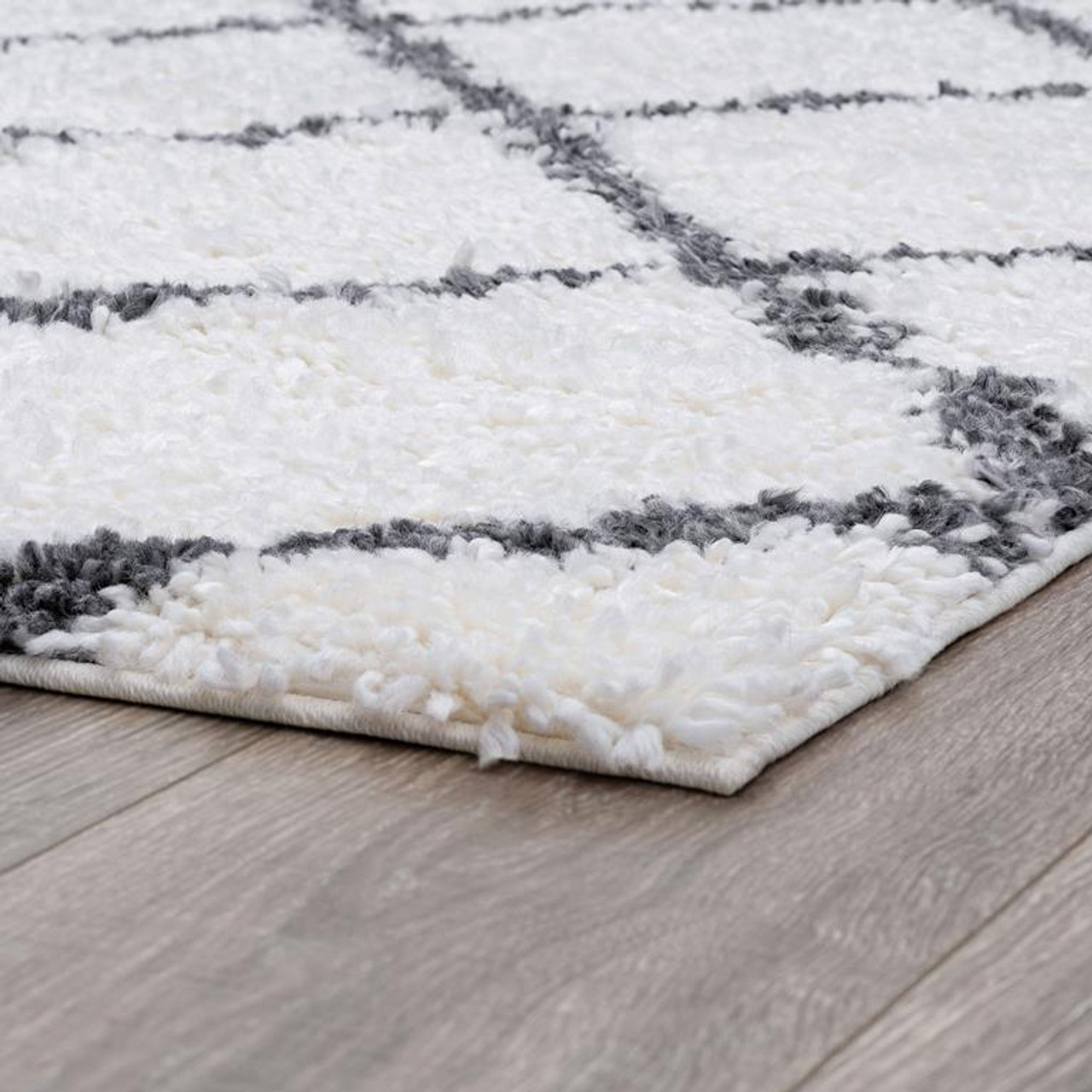 Tayse Soho Shag Derry SOH1200 White Area Rug Corner