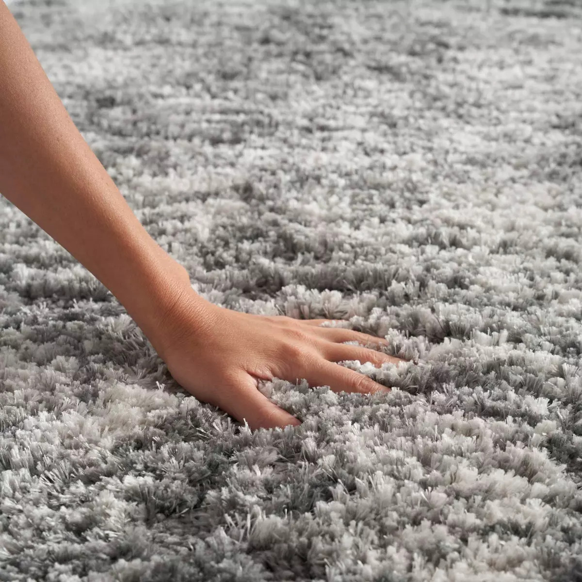 Nourison Dreamy Shag DRS04 Charcoal Area Rug Hand Showing Pile Thickness