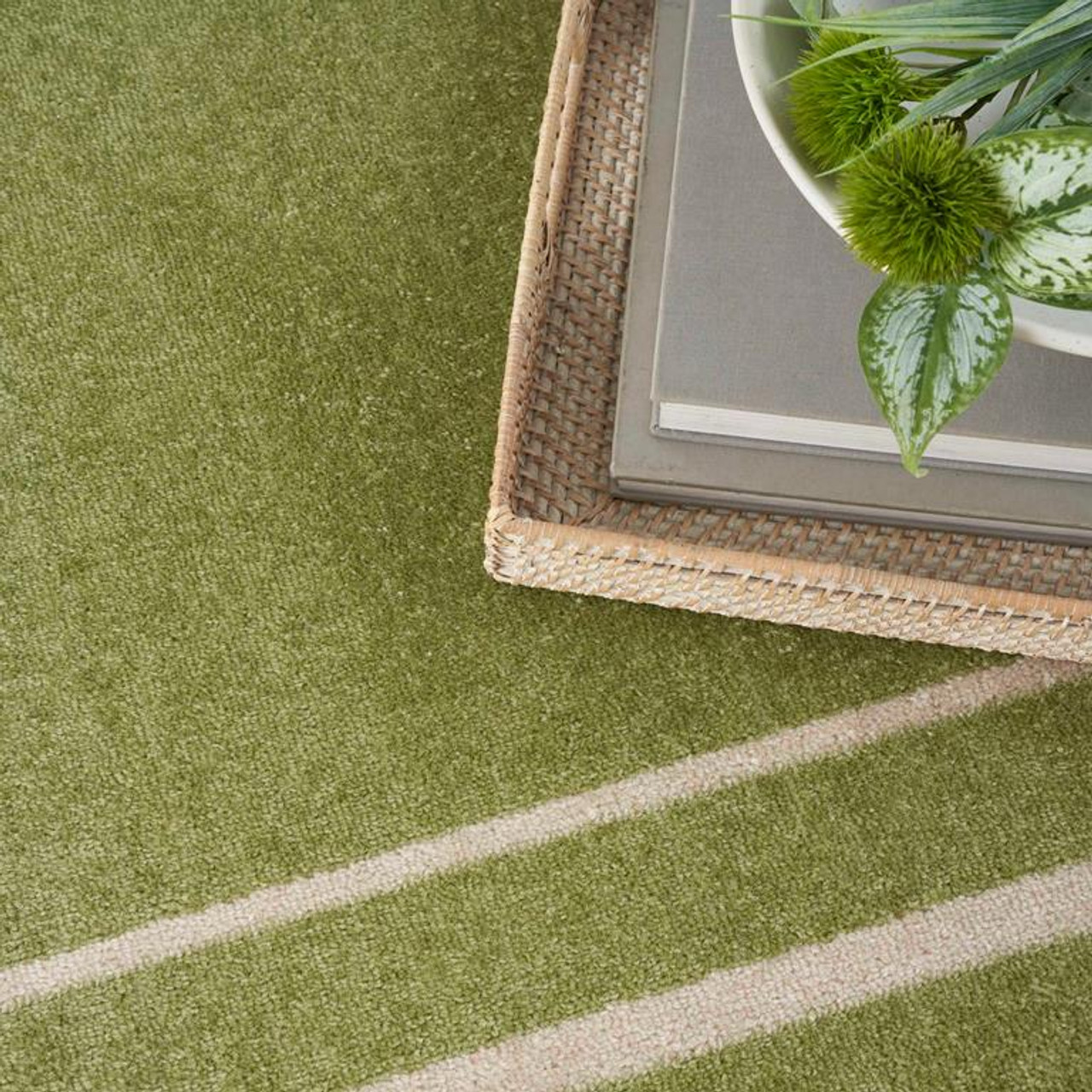 Nourison Essentials NRE02 Green Ivory Rug Detail on Floor