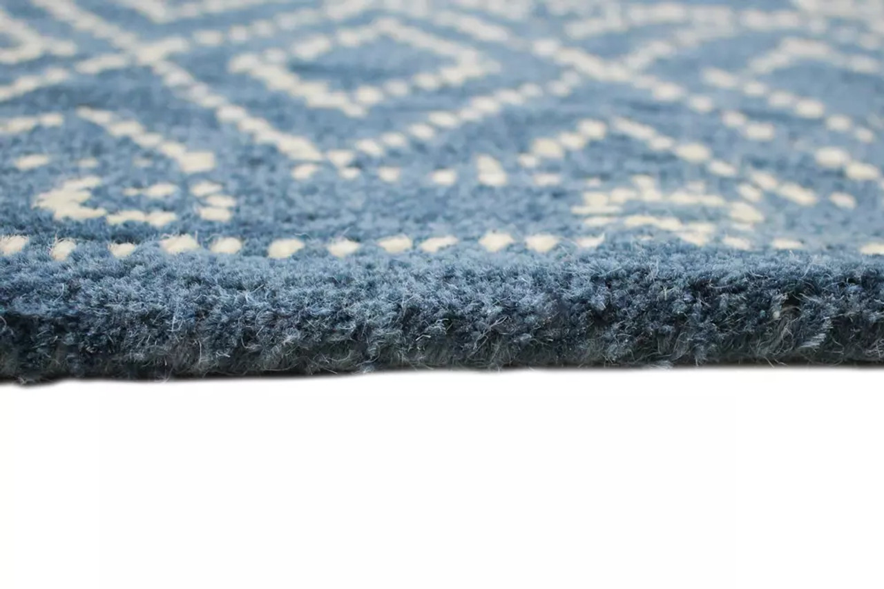 Bashian Venezia CL208 Ephraim Azure Area Rug Edge Bashian Venezia CL208 Ephraim Azure Area Rug Edge