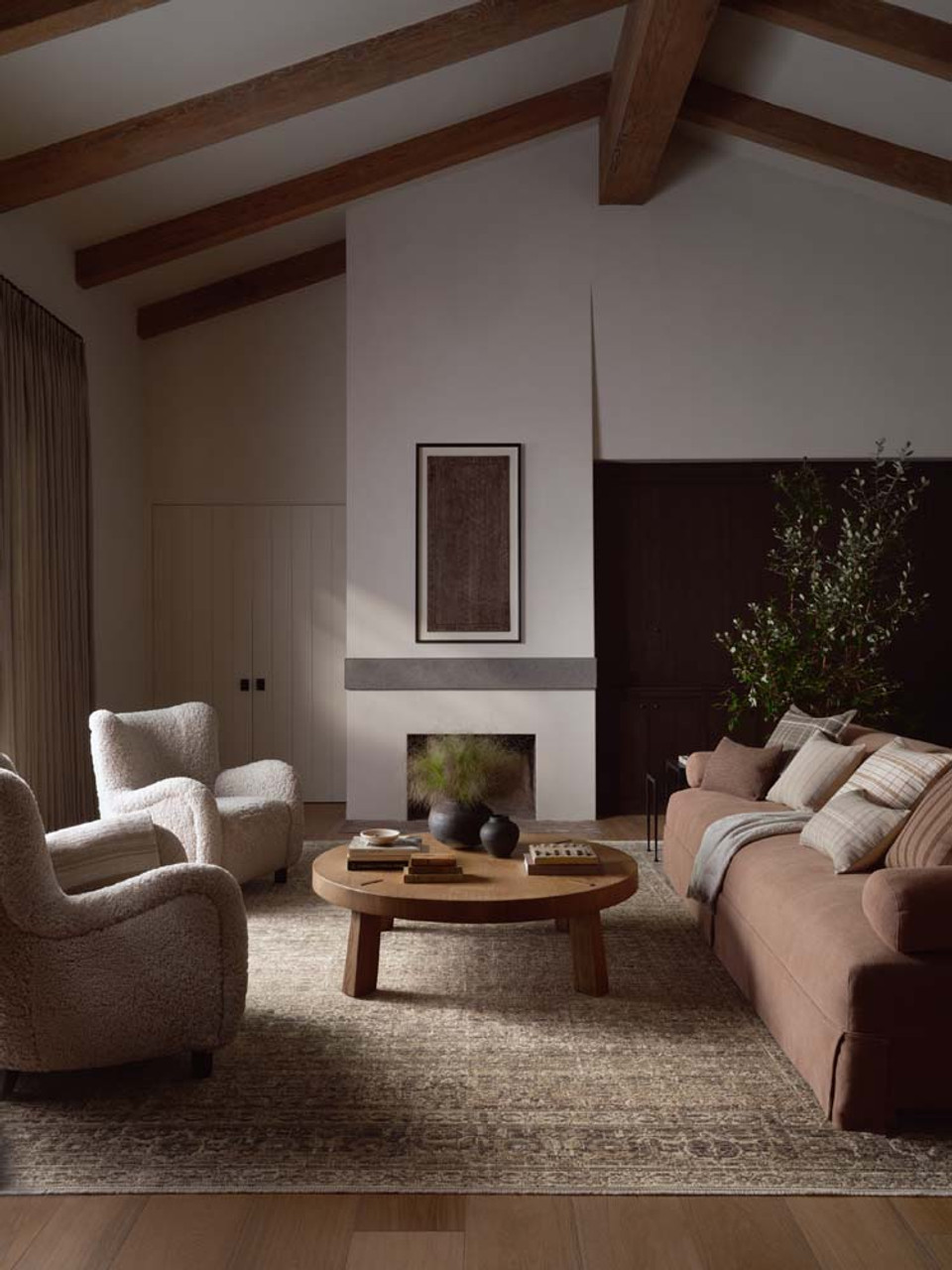 Molly MOL-04 Navy Blush Area Rug - Amber Lewis x Loloi Room Scene Molly MOL-04 Navy Blush Area Rug - Amber Lewis x Loloi Room Scene