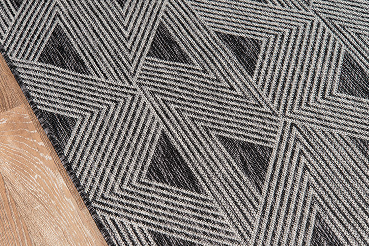 Novogratz by Momeni Villa VI-06 Como Charcoal Area Rug Close Up
