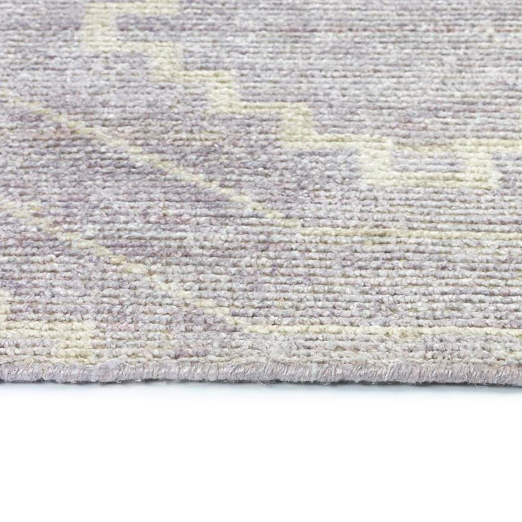 Kaleen Solitaire SOL13-20 Lavender Area Rug Edge