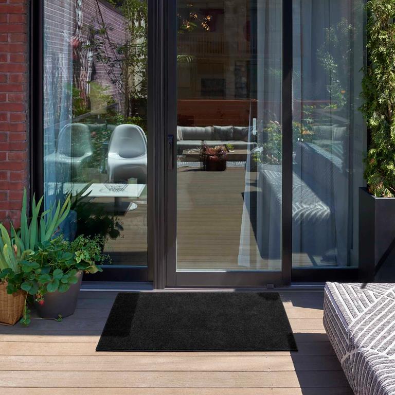 Nourison Essentials NRE01 Black Scatter Rug Outdoors