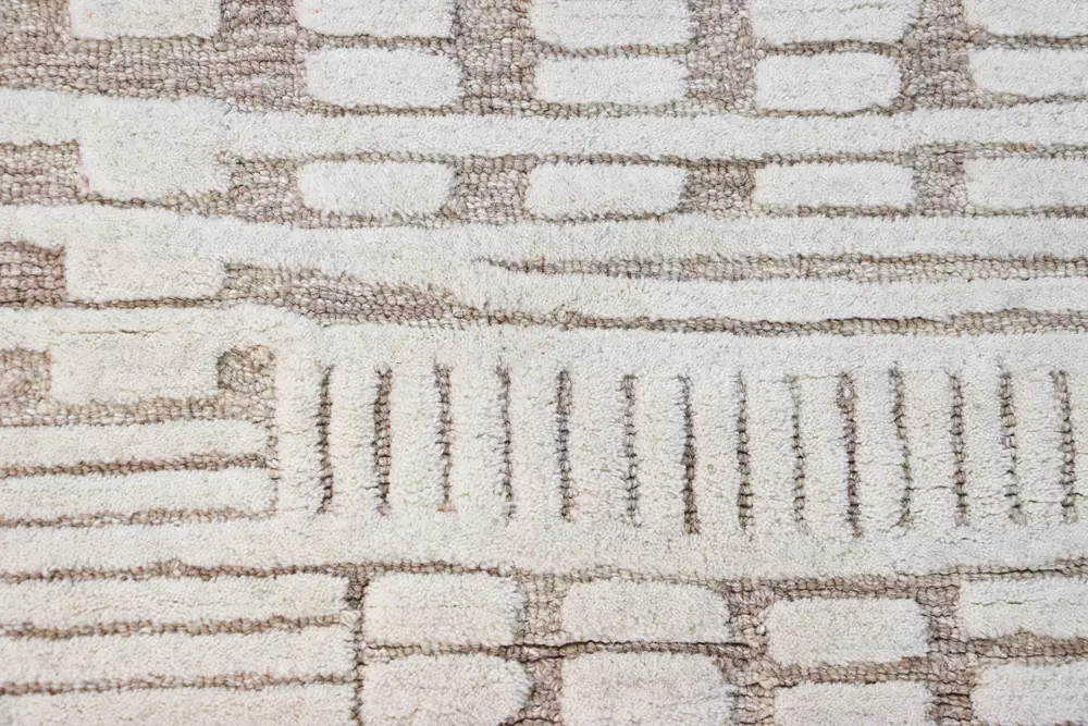 Bashian Verona LC178 Neasa Beige Area Rug Close Up