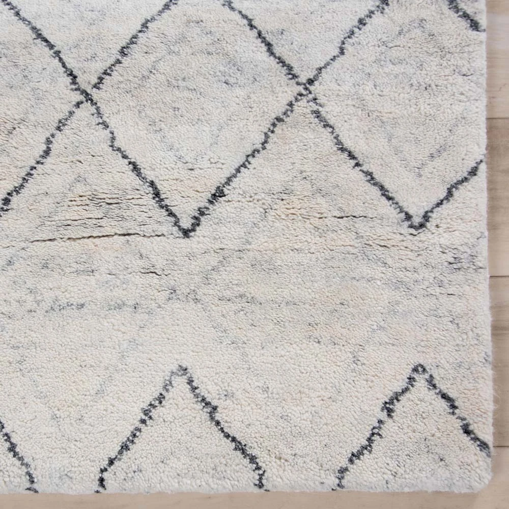 Rizzy Home Posh PSH001 White Area Rug Corner