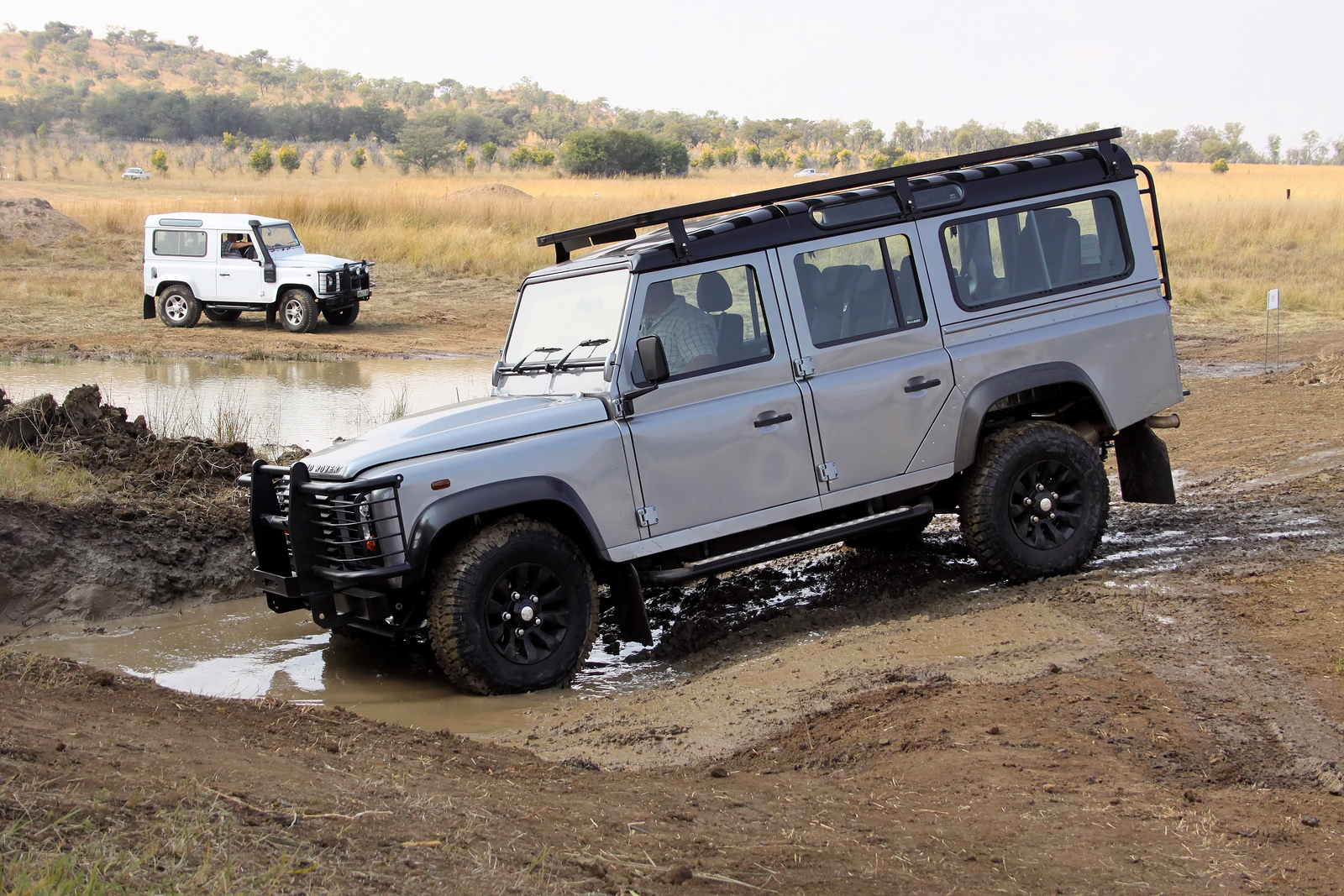 landrover-defender.jpg