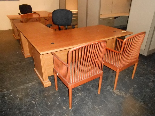 Used Traditional Executive L shape Desk 36'x42'/ Return 24'x48'