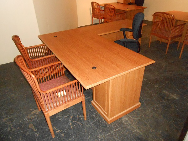 Used Traditional Executive L shape Desk 36'x42'/ Return 24'x48'