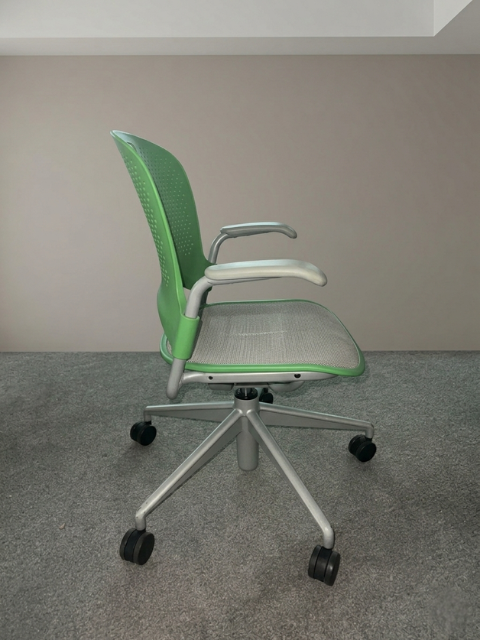 Pre-Owned Herman Miller Caper Chair in Orlando