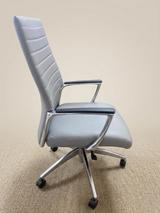 Pre-Owned Mesh Back Task Chair with Black Fabric Seat & Global Conference Chair in Orlando