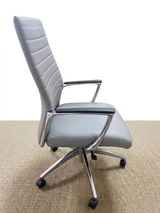 Pre-Owned Mesh Back Task Chair with Black Fabric Seat & Global Conference Chair in Orlando
