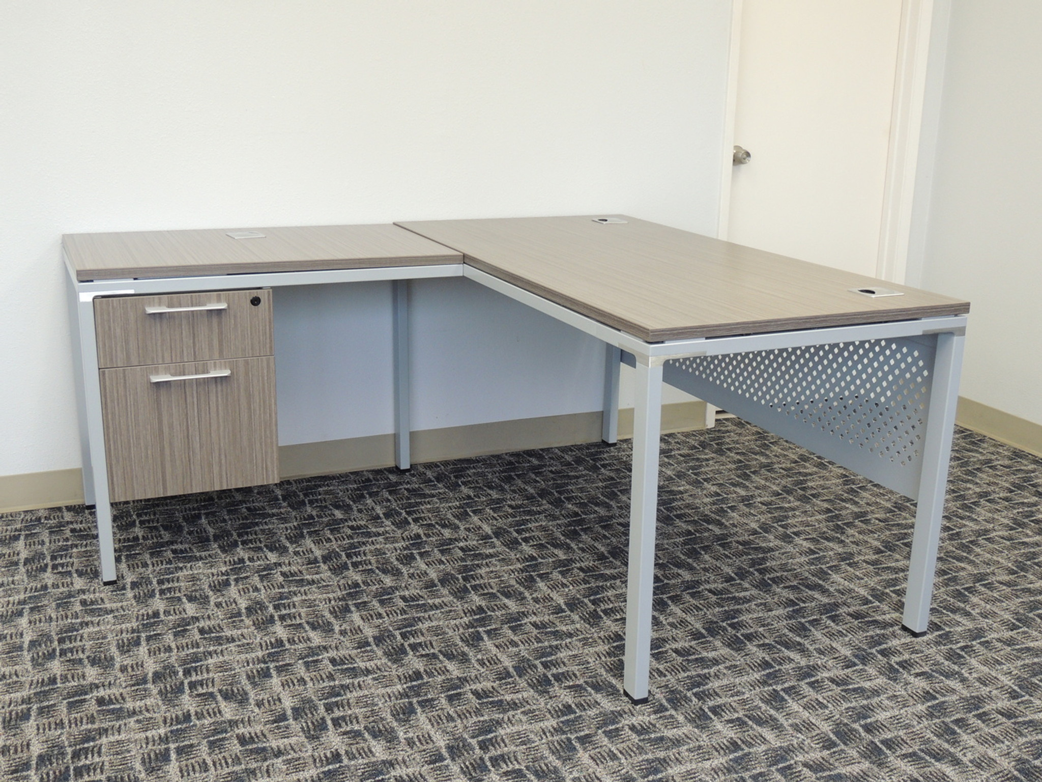 Simple store l desk