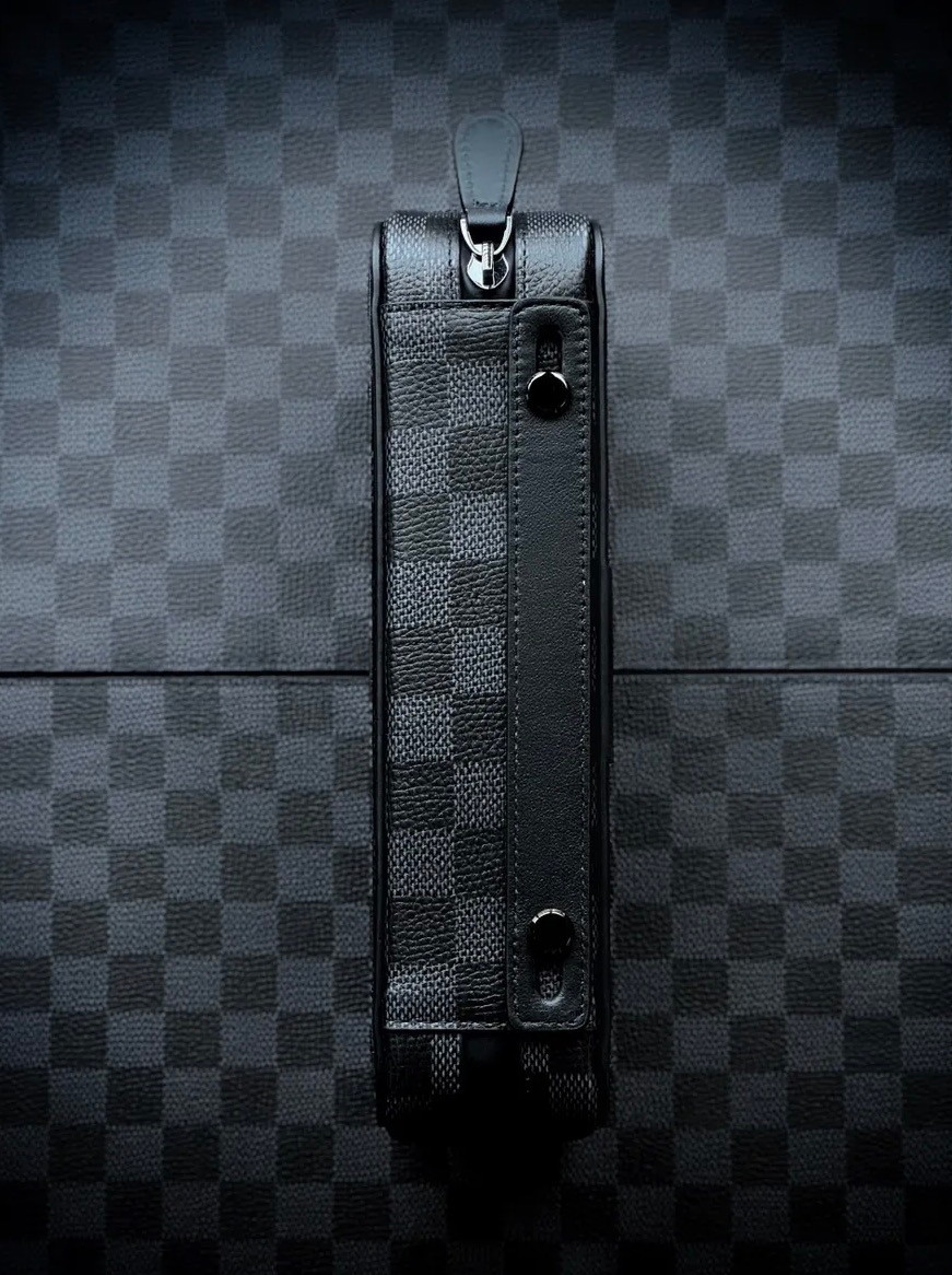 Project Carbon - Mr Bespoke Leather Case