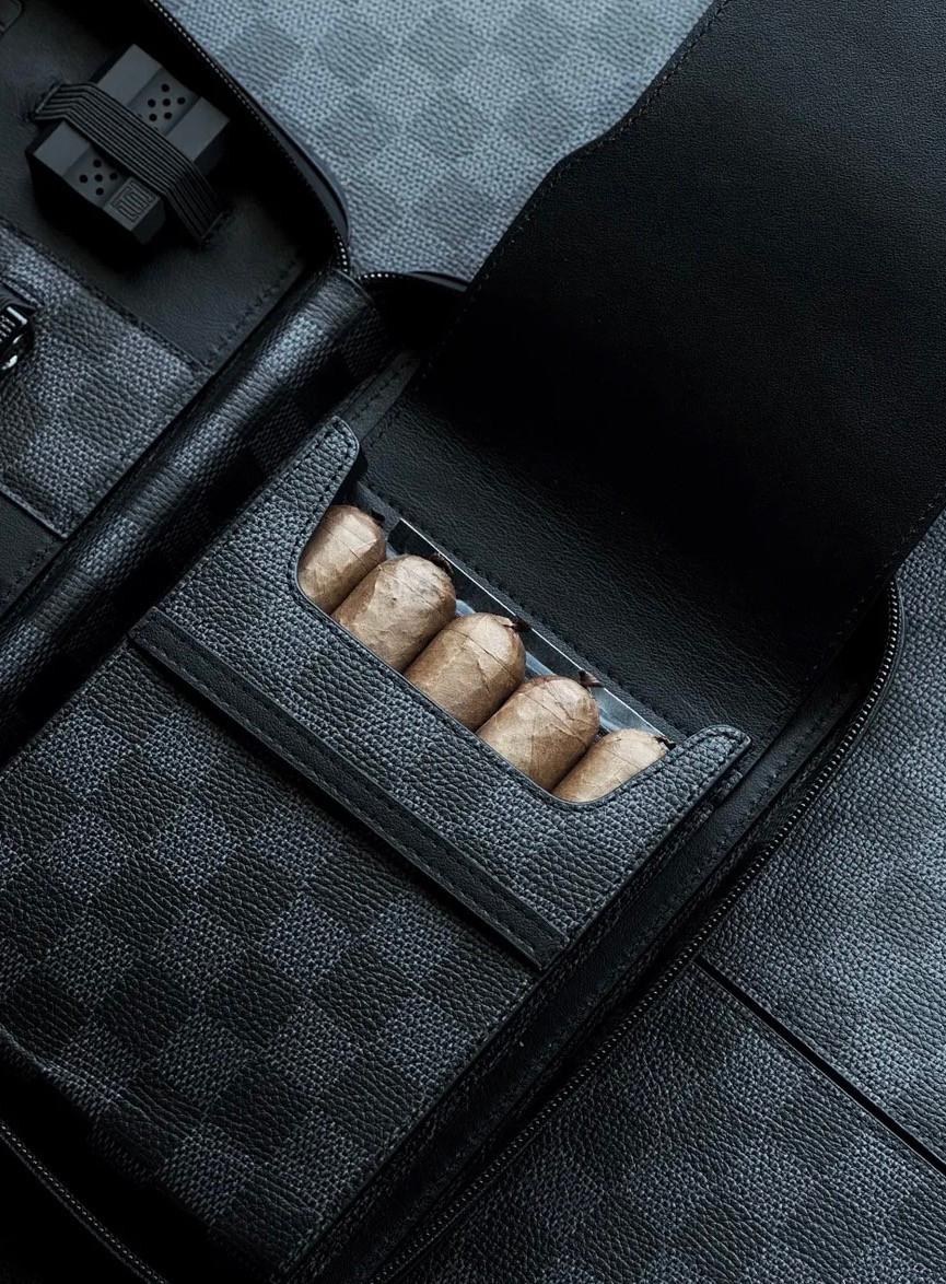 Project Carbon - Mr Bespoke Leather Case