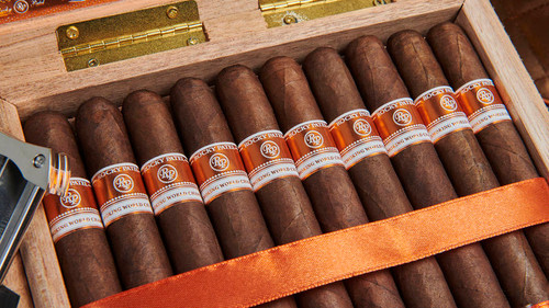 Rocky Patel - Cigar Smoking World Championship - Toro