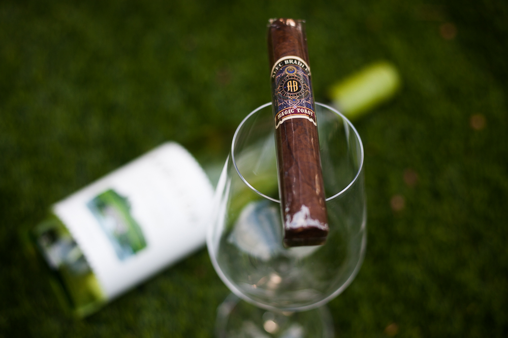 Alec Bradley Magic Toast Cigar and Aveleda wine pairing